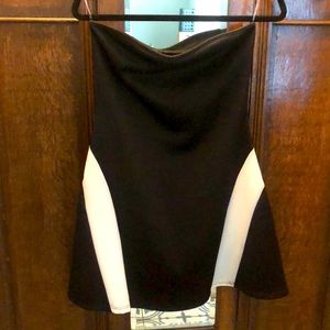 Mini dress, strapless.